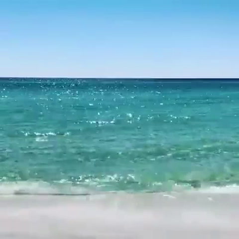 The sound of the sea calms me!